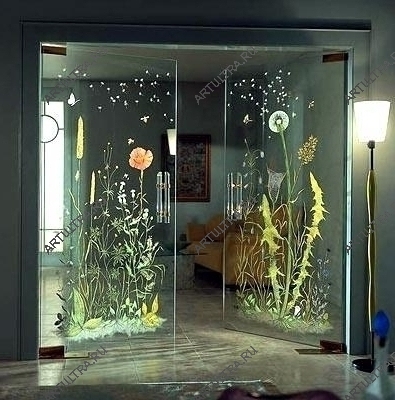 Фотопечать на стеклянных дверях